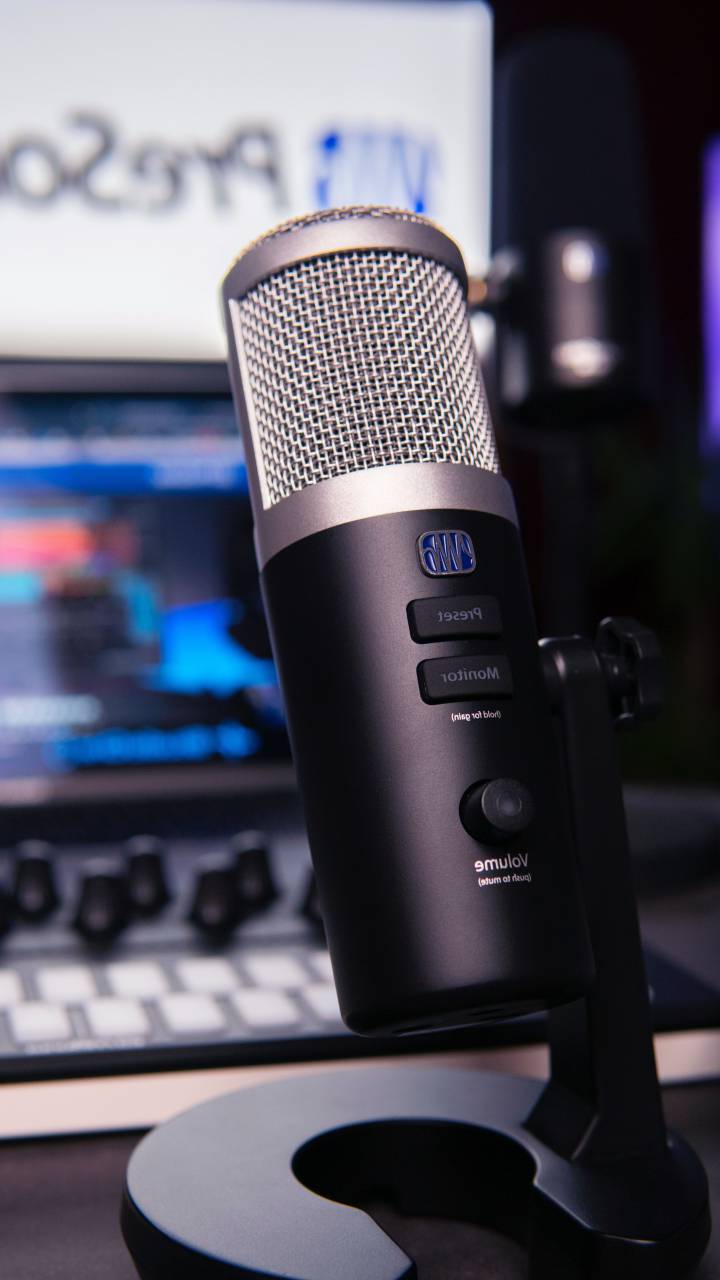 microphone, mic, music, audio, sound, studio, voice, karaoke, communication, entertainment, radio, sing, stage, speech, record, media, concert, object, musical, broadcasting, broadcast, live, equipment, background, technology, audience, vocal, speak, performance, volume, professional, podcast, recording, podcasting, conference, 