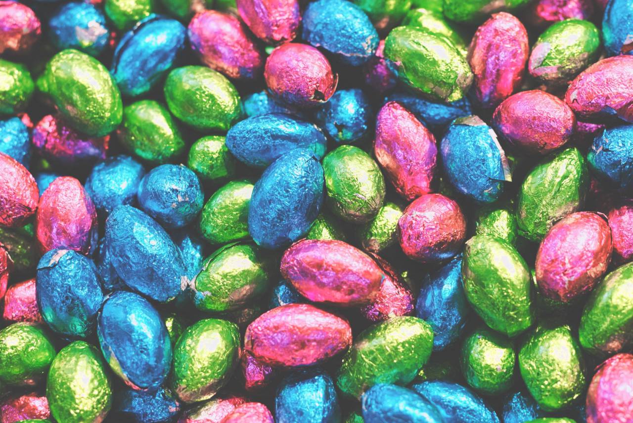 pascua, celebración, primavera, decoración, pequeño, fiesta, color, huevo, símbolo, tradicional, evento, colorido, hermoso, temporada, pintura, diversión, estacional, tradición, decorativo, fondo, adornado, regalo, grupo, festivo, patrón, huevos, diseño, blanco, verde, textura, azul, lindo, rojo, amarillo, gracioso, pequeño, niño, celebrar, decorado, rústico, infancia, papel metalizado,