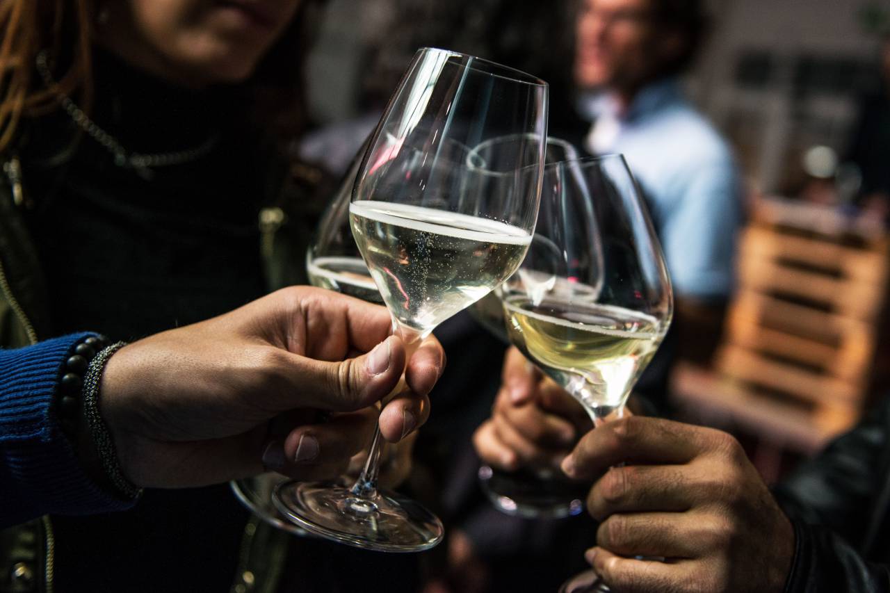 alcohol, going, young adult, one person, smart, bar, socialize, long hair, celebrate, drinking, young women, social, caucasian, socially, champgne, fizz, drink, socialise, toast, evening, expensiv, sitting, bottles, birthday, out, wine, women, toasting, party, glass, friendship, clinking, discussion, talking, holiday, communications, happiness, champagne, celebrating, event, group, 