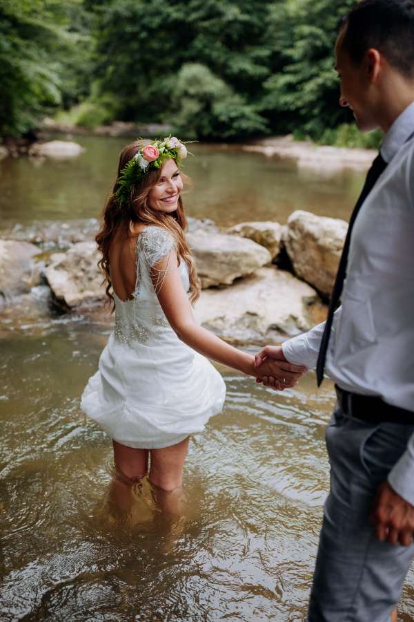 bathing, young woman, boyfriend, river 