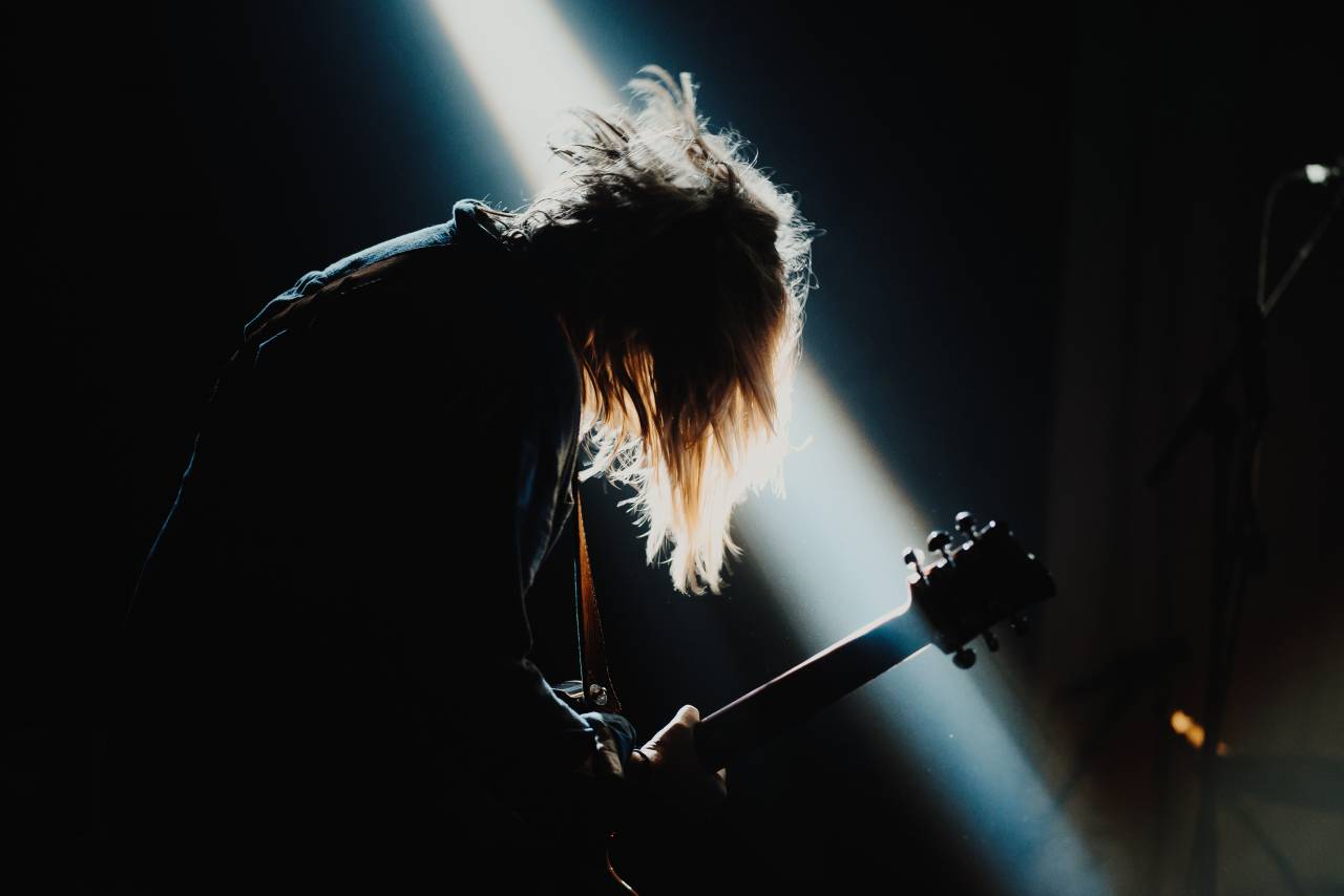 rock, música, músico, instrumento, recital, fondo, guitarra, musical, sonido, guitarrista, eléctrico, banda, acústico, entretenimiento, cadena, juego, concierto, rendimiento, metal, negro, melodía, vector, canción, bajo, retro, acero, símbolo, juego, personaje, rollo, icono, estilo, cráneo, artista intérprete o ejecutante, horror, rock and roll, luz, tocar la guitarra, pesado, vintage, música rock, rey, guitarra eléctrica, cráneo humano,