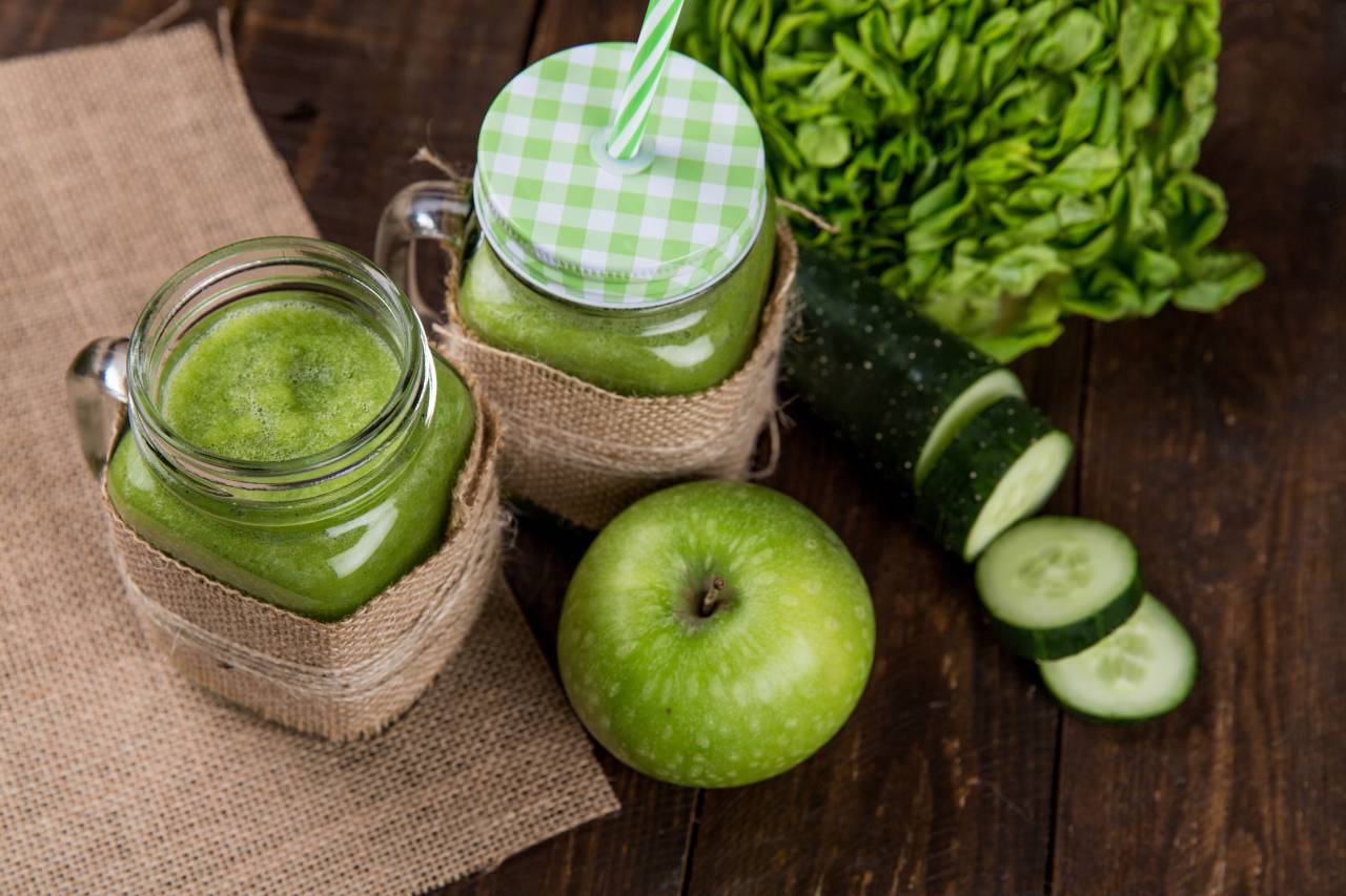 detox;juice,freshness,food,vegetable,wood,material,healthy eating,fruit,organic,drink,table,vegetarian food,dieting,green color,nature,close-up,leaf,meal, 