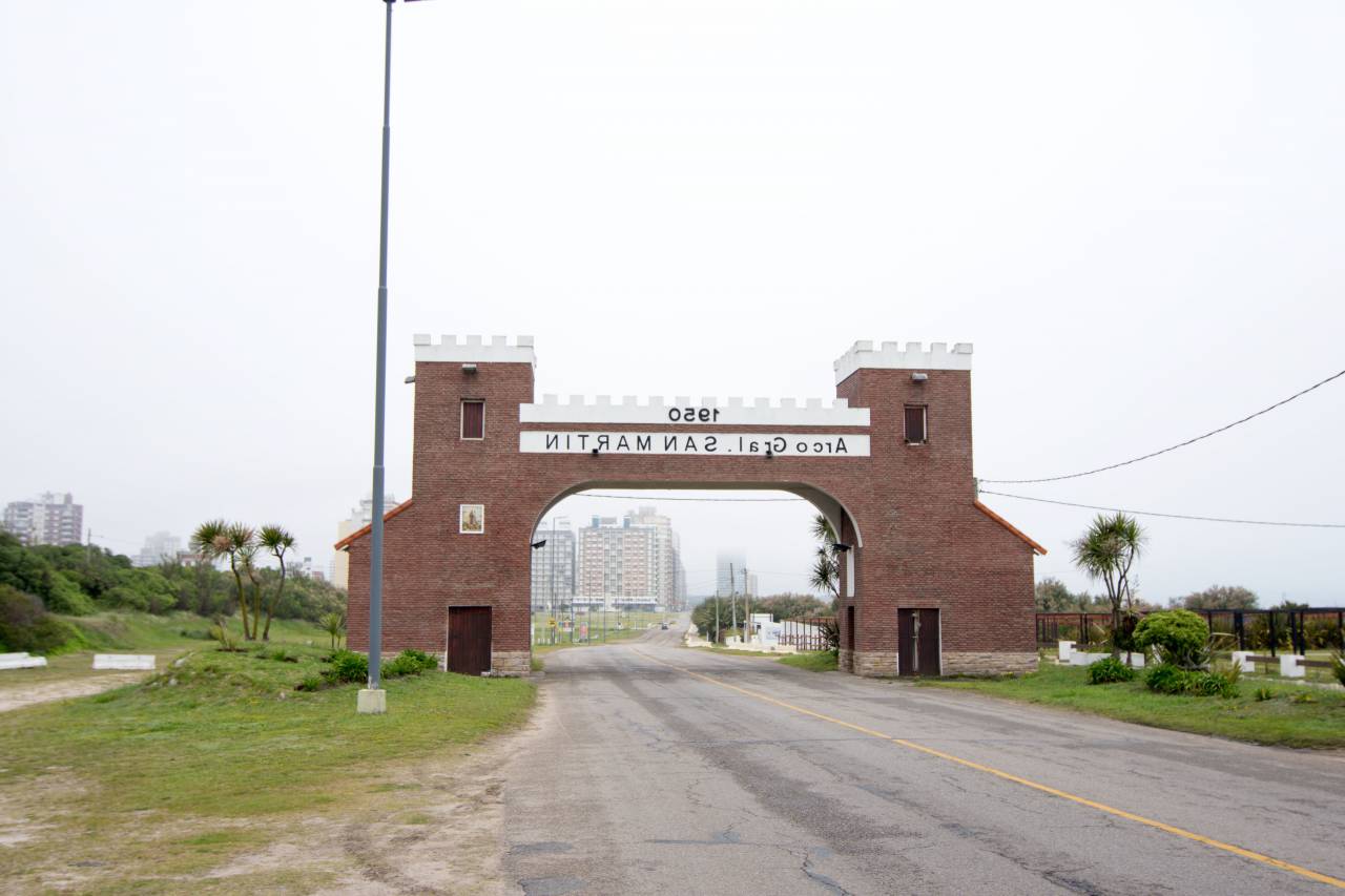 Miramar, Buenos Aires, Argentina, entrance arch, gateway, city, urban, architecture, travel, tourism, cultural, heritage, historic, landmark, welcome, road, highway, transportation, arrival, urbanism, skyline, center, attraction, visit, grand, 