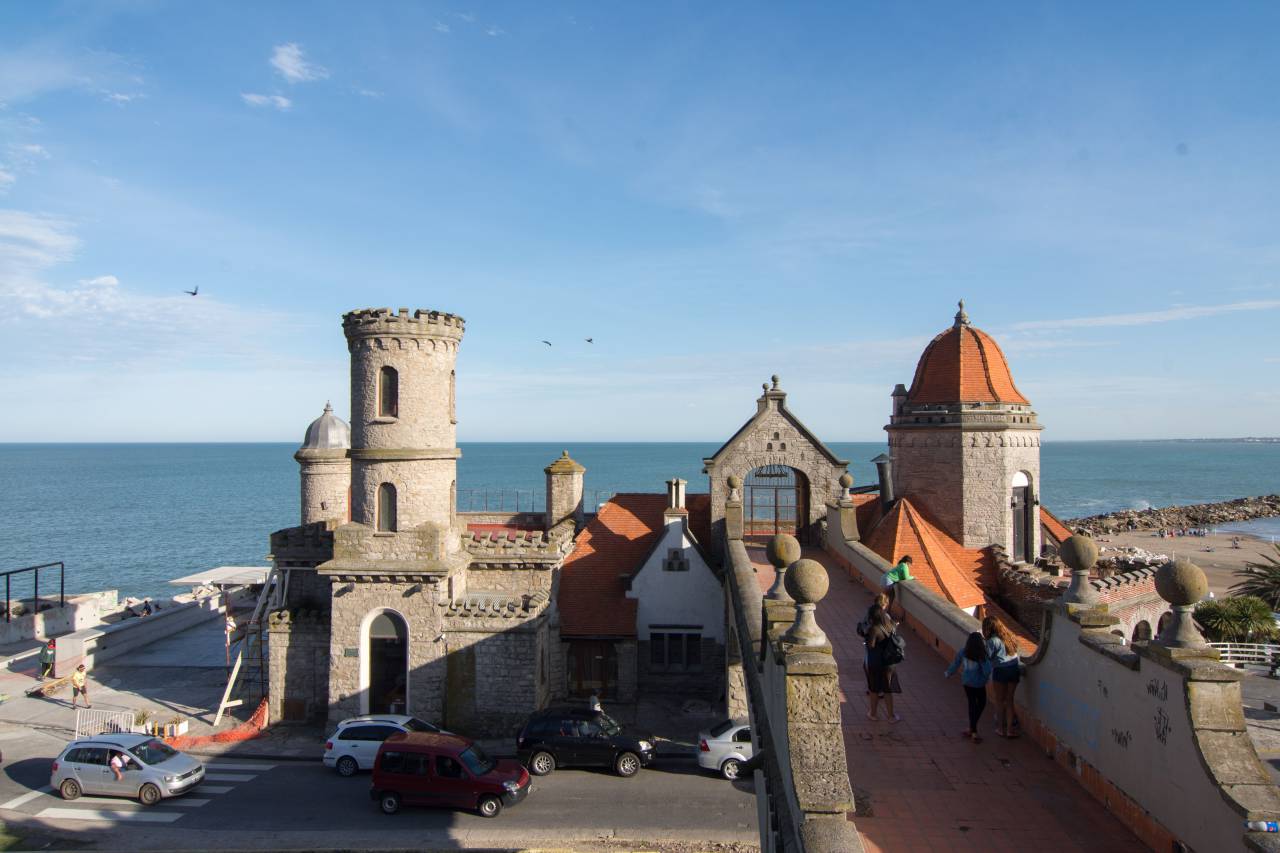 Sur, Ciudad de Mar del Plata, Buenos Aires, Argentina, Naturaleza, Aire libre, Paisaje, Océano, Mar, Costa, Escénico, Viajes, Turismo, Aventura, Exploración, Mirador, América del Sur, América Latina, Stock Image, Horizontal, Copiar espacio, nadie, arquitectura, fachada, lugar famoso,