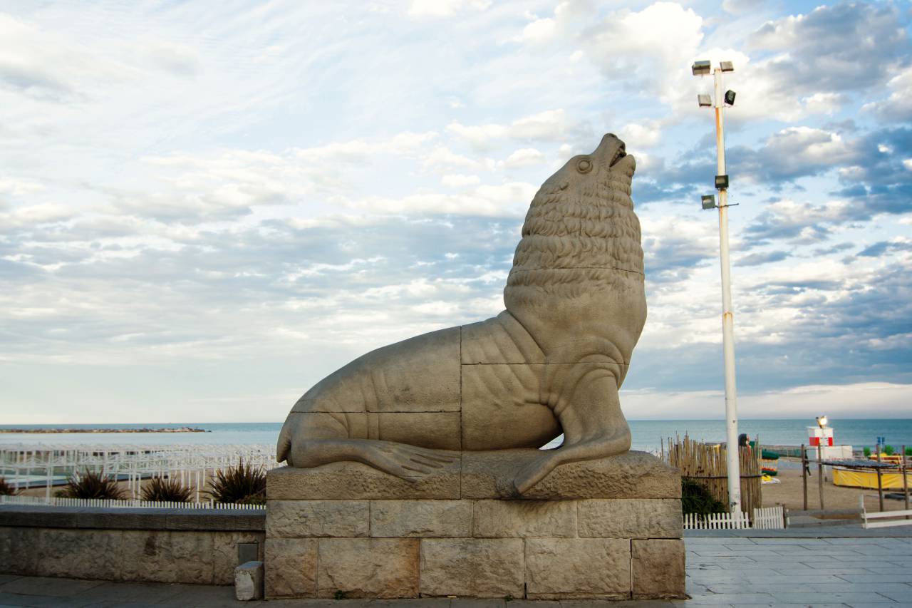 Mar del Plata, Buenos Aires, Argentina, Ciudad, Provincia, América Latina, América del Sur, Lugar famoso, Destinos turísticos, Día, Aire libre, Playa, La Perla, Nadie, Verano, Vacaciones, Viaje, León marino, Icono, Estatua, Punto de vista,