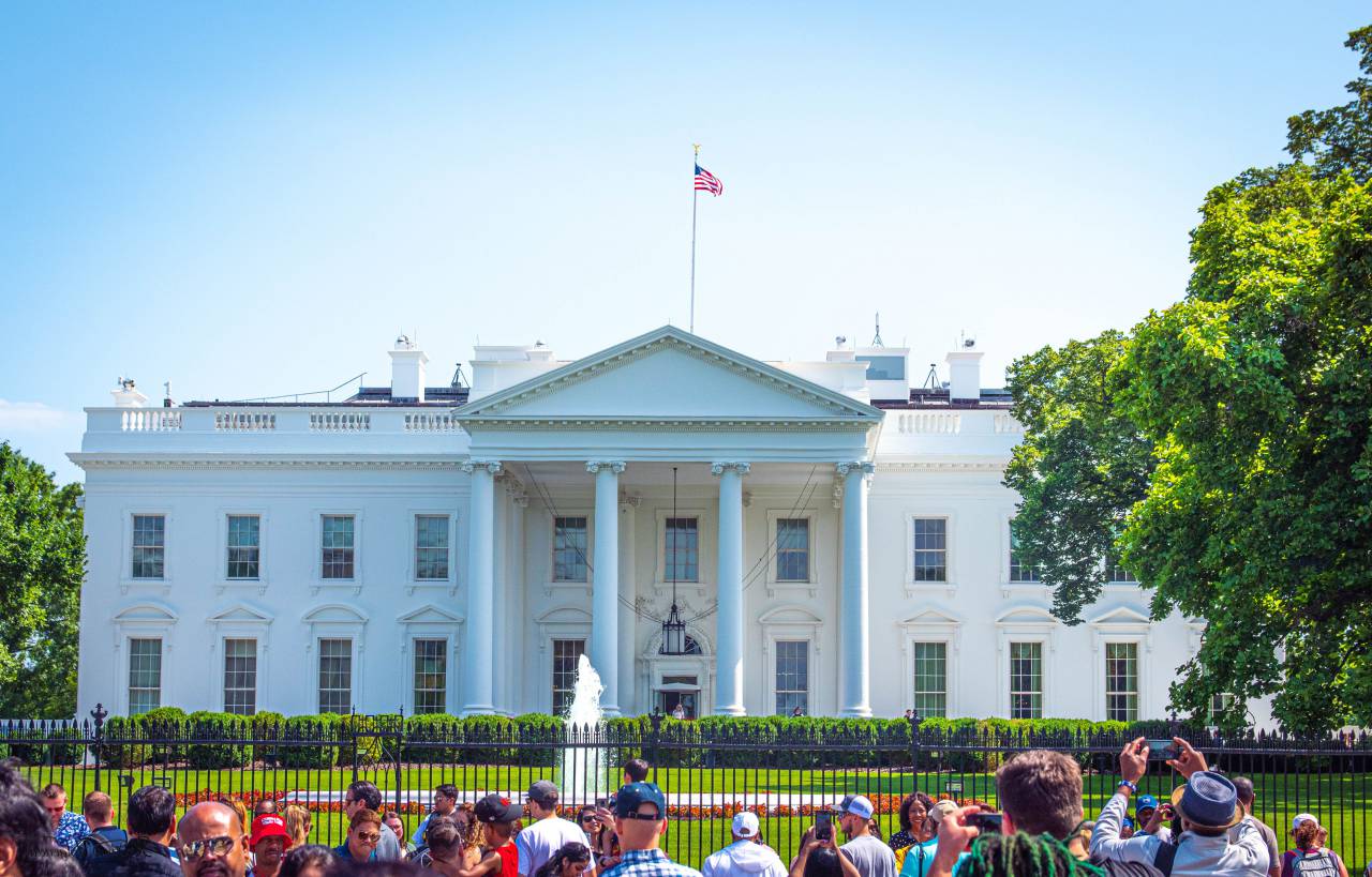 gobierno, dc, washington, casa, arquitectura, edificio, historia, punto de referencia, blanco, presidente, política, américa, estados unidos, americano, capital, unido, residencia, exterior, símbolo, estados, político, democracia, columbia, distrito, fuente, monumento, nosotros, hogar, oficina, césped, cielo, ciudad, poder, congreso, azul, jardín, histórico, hermoso, paisaje, pilares, colorido, columnas, elección, patriotismo, casa blanca, arbusto, capitolio, frente,