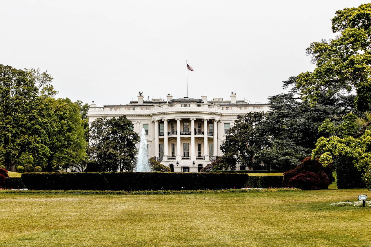 gobierno, dc, washington, casa, arquitectura, edificio, historia, punto de referencia, blanco, presidente, política, américa, estados unidos, americano, capital, unido, residencia, exterior, símbolo, estados, político, democracia, columbia, distrito, fuente, monumento, nosotros, hogar, oficina, césped, cielo, ciudad, poder, congreso, azul, jardín, histórico, hermoso, paisaje, pilares, colorido, columnas, elección, patriotismo, casa blanca, arbusto, capitolio, frente,