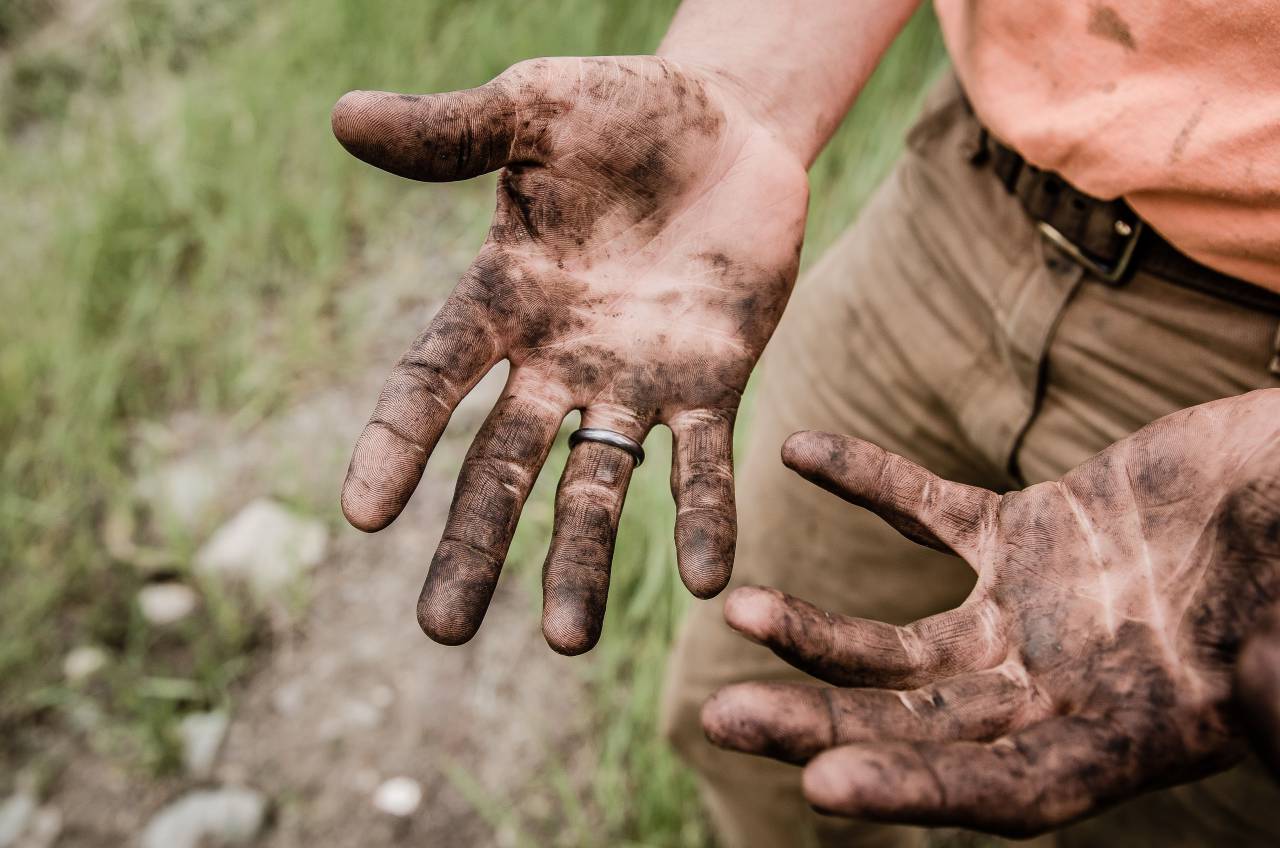 construction worker;dirt hands,human hand,men,nature,outdoors,close-up,one person,dirty, 