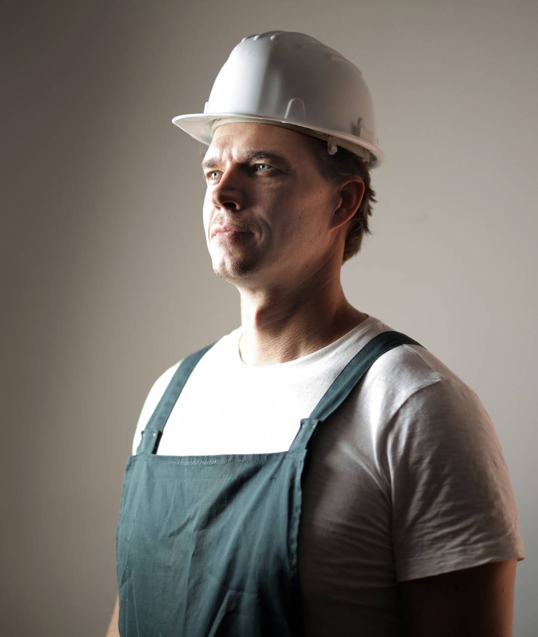 construction worker,men,occupation,construction worker,one person,working,males,hardhat,engineer,construction industry,adult,industry,protective workwear,work helmet,caucasian ethnicity,one,man,building contractor,portrait,only men,craftsperson,construction site, 