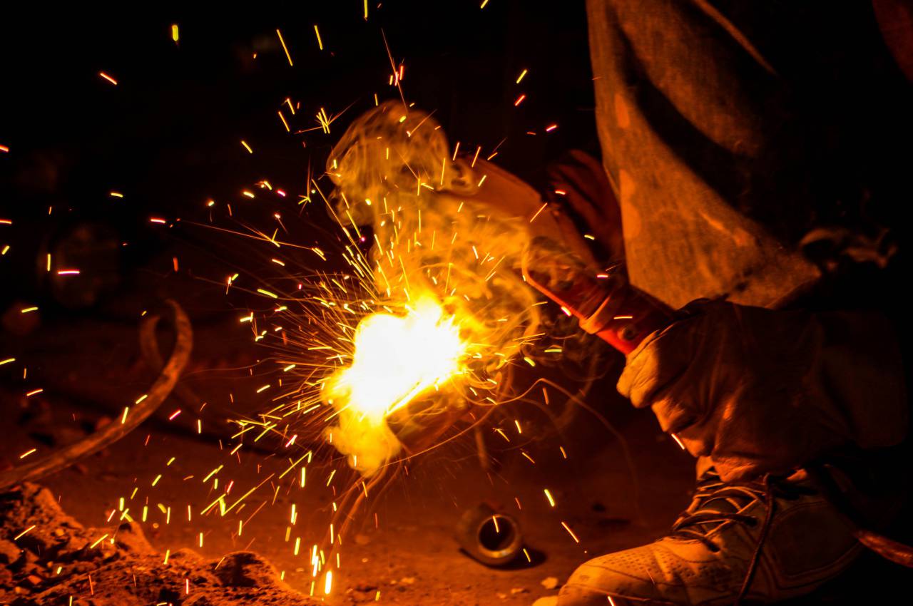 construction worker,flame,fire,natural phenomenon,heat,temperature,working,industry,occupation,metal industry,steel,men,burning,factory,workshop,metal,iron,melting,work tool,craftsperson,manufacturing,equipment,adult,engineering,metalwork,glowing, 