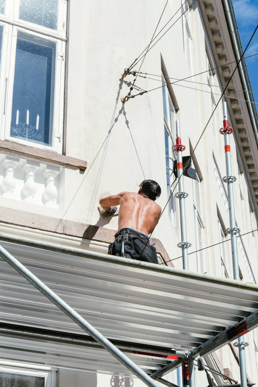 Trabajador de la construcción,hombres,afuera,trabajar,adulto,una persona,macho,ocupación,industria de la construcción,deporte,