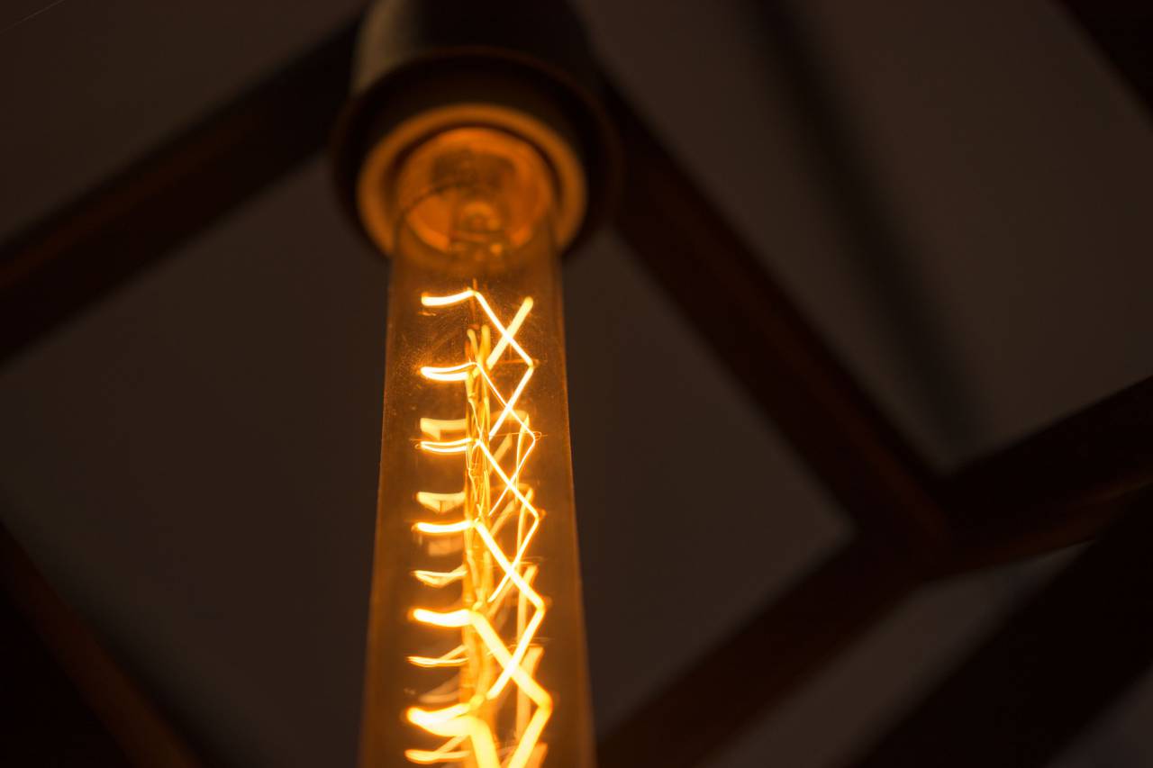 lámpara, ligero, bombilla, vendimia, energía, electricidad, eléctrico, vaso, diseño, poder, iluminación, fondo, iluminado, brillante, retro, idea, antiguo, tecnología, creativo, resplandor, brillante, transparente, antiguo, invención, edison, concepto, innovación, arte, negro, ilustración, incandescente, brillante, bombilla, estilo, conjunto, símbolo, colgante, decoración, filamento, blanco, solución, oscuro, equipo, techo, alambre, interior, objeto, decorativo,