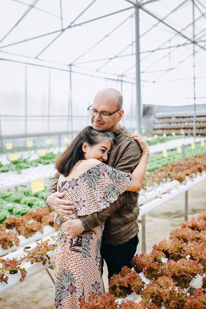 couple;60 years old;nursery garden;hug,men,adult,greenhouse,smiling,agriculture,lifestyles,vegetable,indoors,women,happiness,family,cheerful,organic,two,people,freshness,togetherness,love,food,mid adult,farm,caucasian ethnicity,nature,work,production,hydroponics,letucce