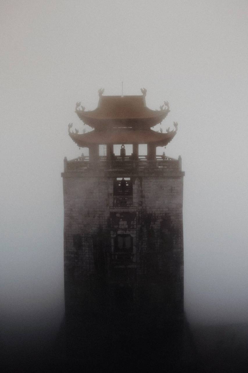 antiguo, chino, torre, niebla, arquitectura, patrimonio, cultura, historia, punto de referencia, monumento, tradicional, oriental, místico, misterioso, atmosférico, sereno, tranquilo, pacífico, civilización antigua, turismo, viaje, escénico, paisaje, naturaleza , viejo,