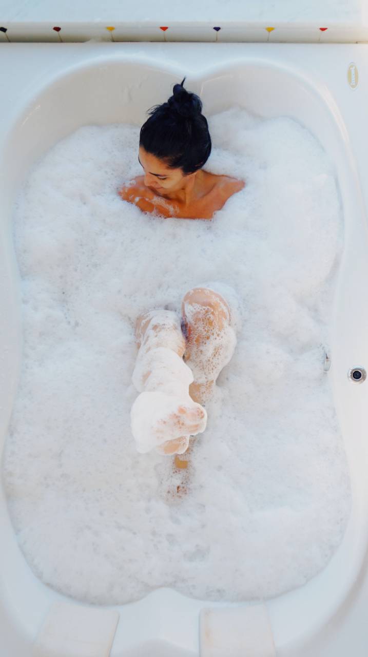 woman, bath, bathtub, relaxation, self-care, hygiene, pampering, water, wellbeing, spa, bubbles, peaceful, tranquility, rejuvenation, health, beauty, serenity, calmness, washing, bathroom, cleanliness, refreshing, therapy, personal care, 