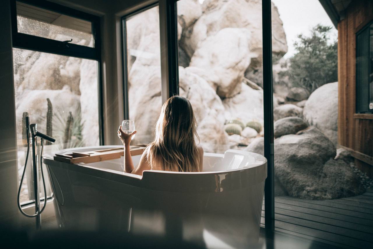 woman, bath, bathtub, relaxation, self-care, hygiene, pampering, water, wellbeing, spa, bubbles, peaceful, tranquility, rejuvenation, health, beauty, serenity, calmness, washing, bathroom, cleanliness, refreshing, therapy, personal care, 