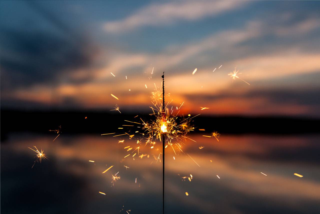 decoration, shiny, background, shinning, beautiful, illumination, glowing, bokeh, backdrop, new year, christmas, home, vintage, sparkle, seasonal, lit, illuminated, copy space, celebration, shine, glittering, greeting, celebrate, night, bright, vibrant, flare, highlights, december, festive, 