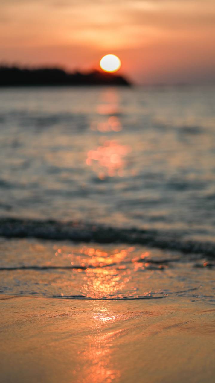 beach;sunset,sunset,nature,dusk,water,sun,wave,summer,sunlight,sunrise,dawn,backgrounds,outdoors,beauty in nature,dawn,reflection,seascape,abstract,tranquil scene,yellow,sand,vacations,horizon over water,landscape,blue,coastline, 