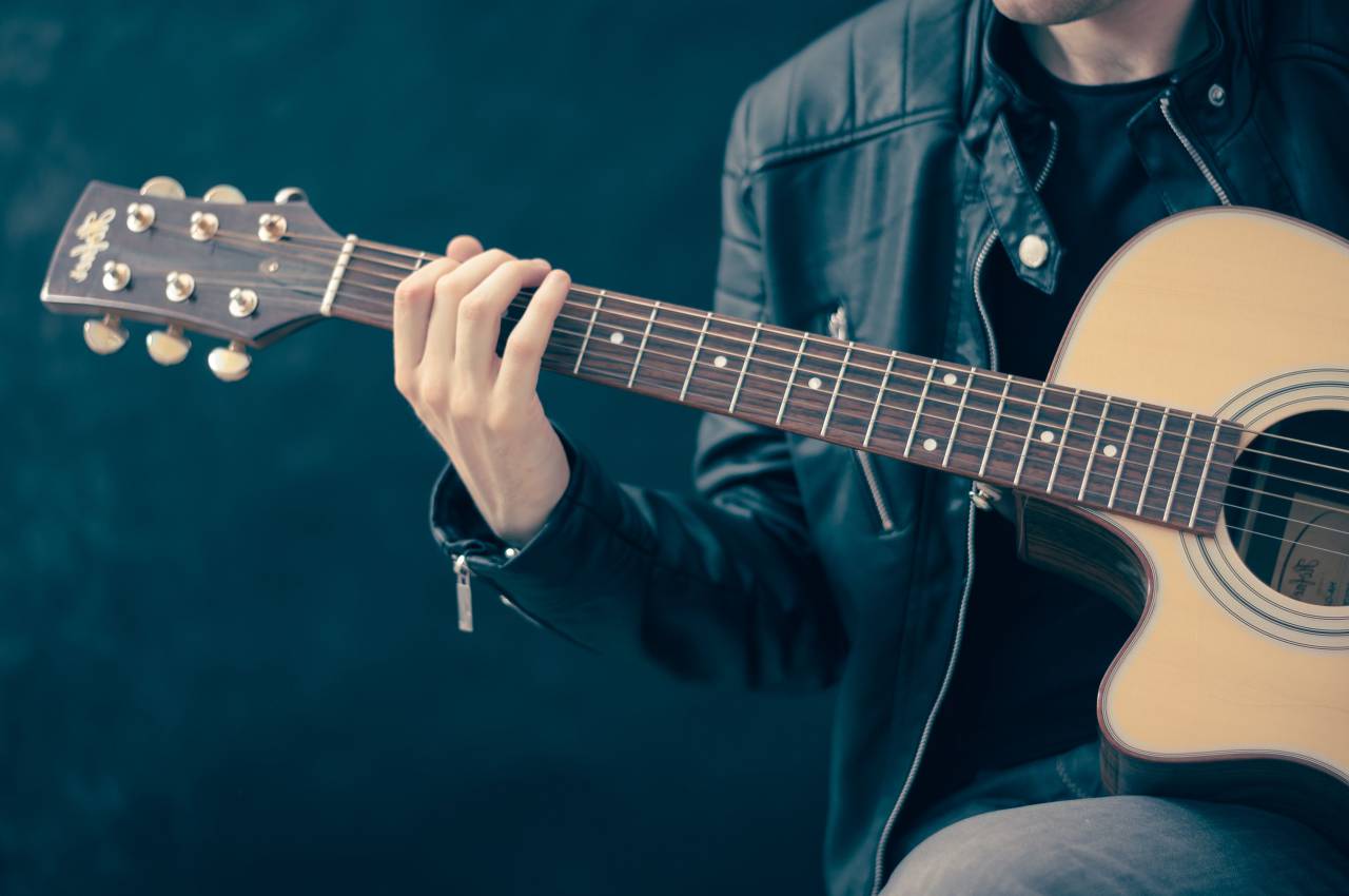 Acústica, guitarra, música, músico, banda, escenario, concierto, chico, gente, manos,