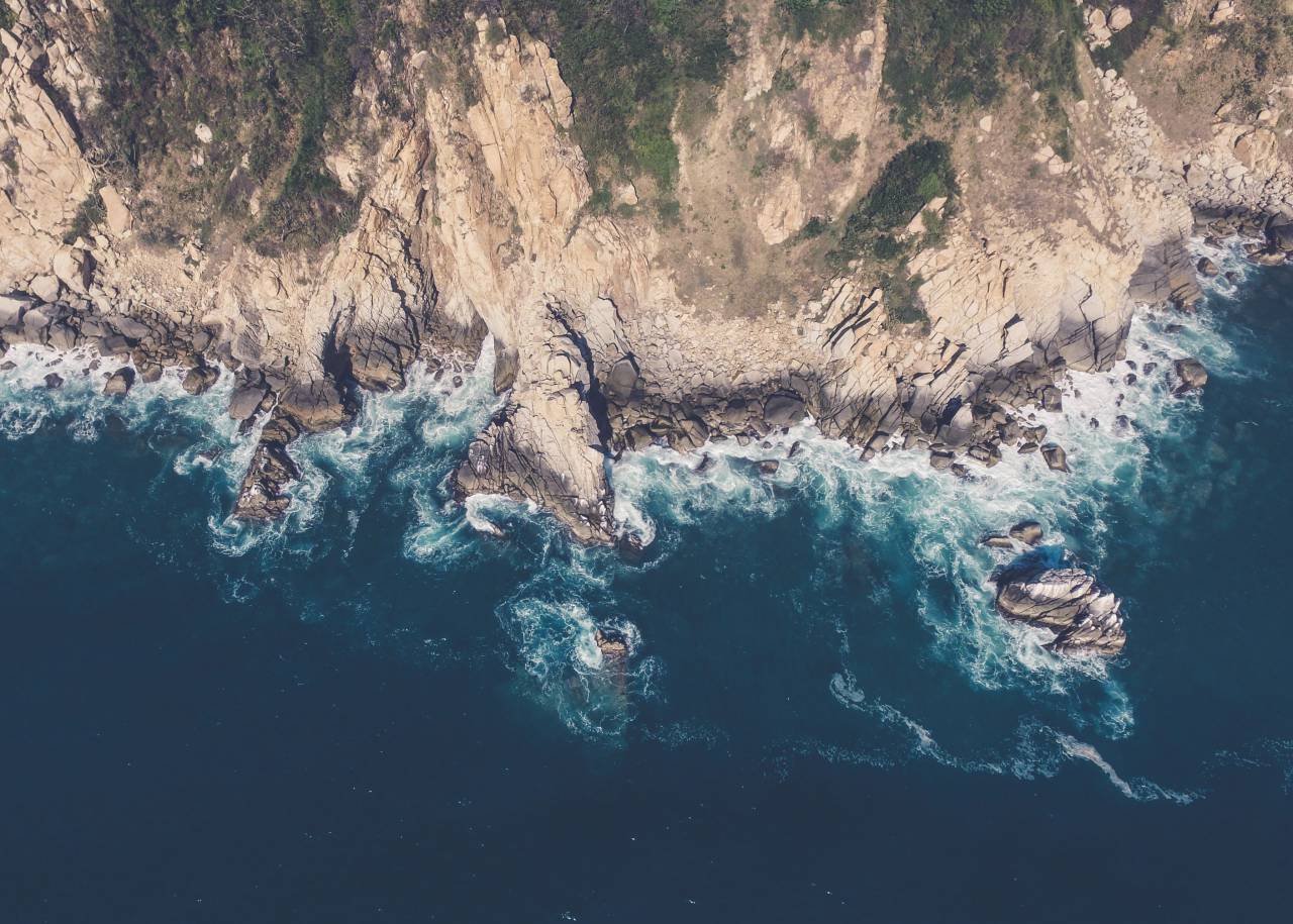 Aérea, paisaje, rock, formación, océano, mar, olas, montaña, árboles, césped, naturaleza, aventura, viajes, viaje,
