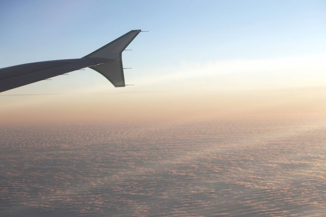 Avión, ala, volador, viajes, vacaciones, viaje, transporte, antena, ver por encima de las nubes, cielo, sol,