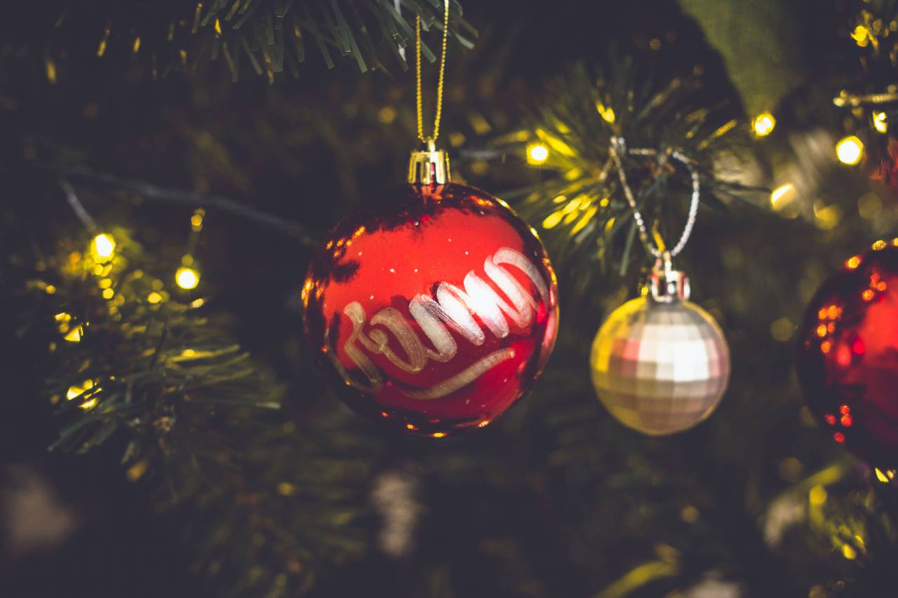 amor, bokeh, christmas, bauble, christmas balls, decor, decoration, tree, love, red, yellow
, 