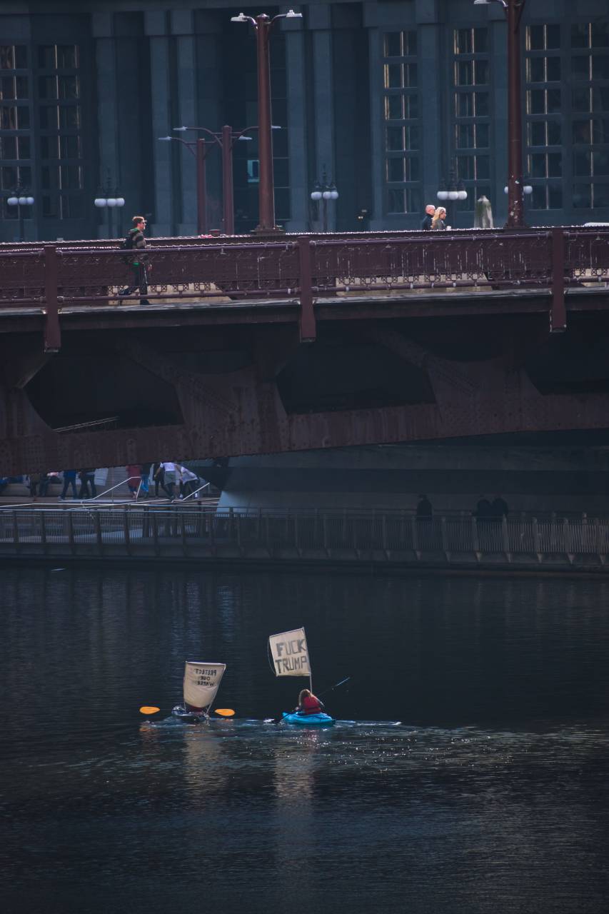 Arquitectura, edificio, infraestructura, puente, ciudad, río, agua, gente, caminar, vela, barco, paleta,