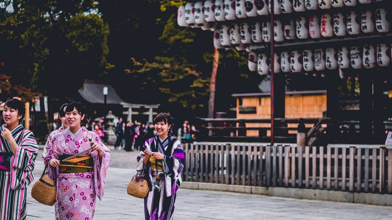 asian, people, women, girls, kimono, japanese, lantern, trees, adventure, travel, trip, handbag, street, fence
, 