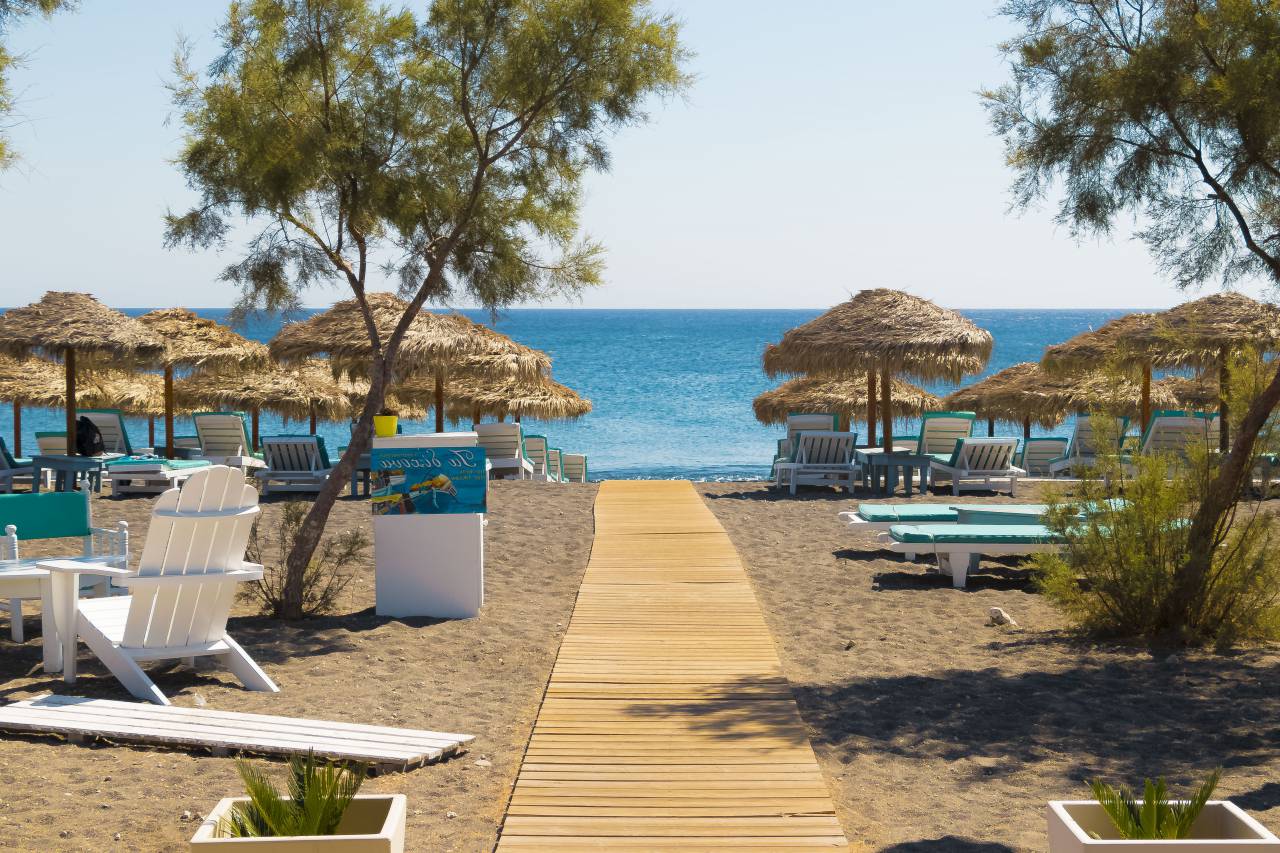 beach, greece, santorini, palms, travel, sand, umbrellas, relax, trip, vacation, ocean, sea, water, trees, sunshine, summer, sunbeds
, 