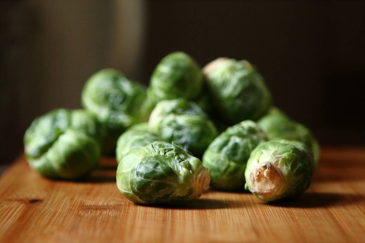 brussels sprouts, vegetables, green, healthy, food, cutting board, kitchen
, 