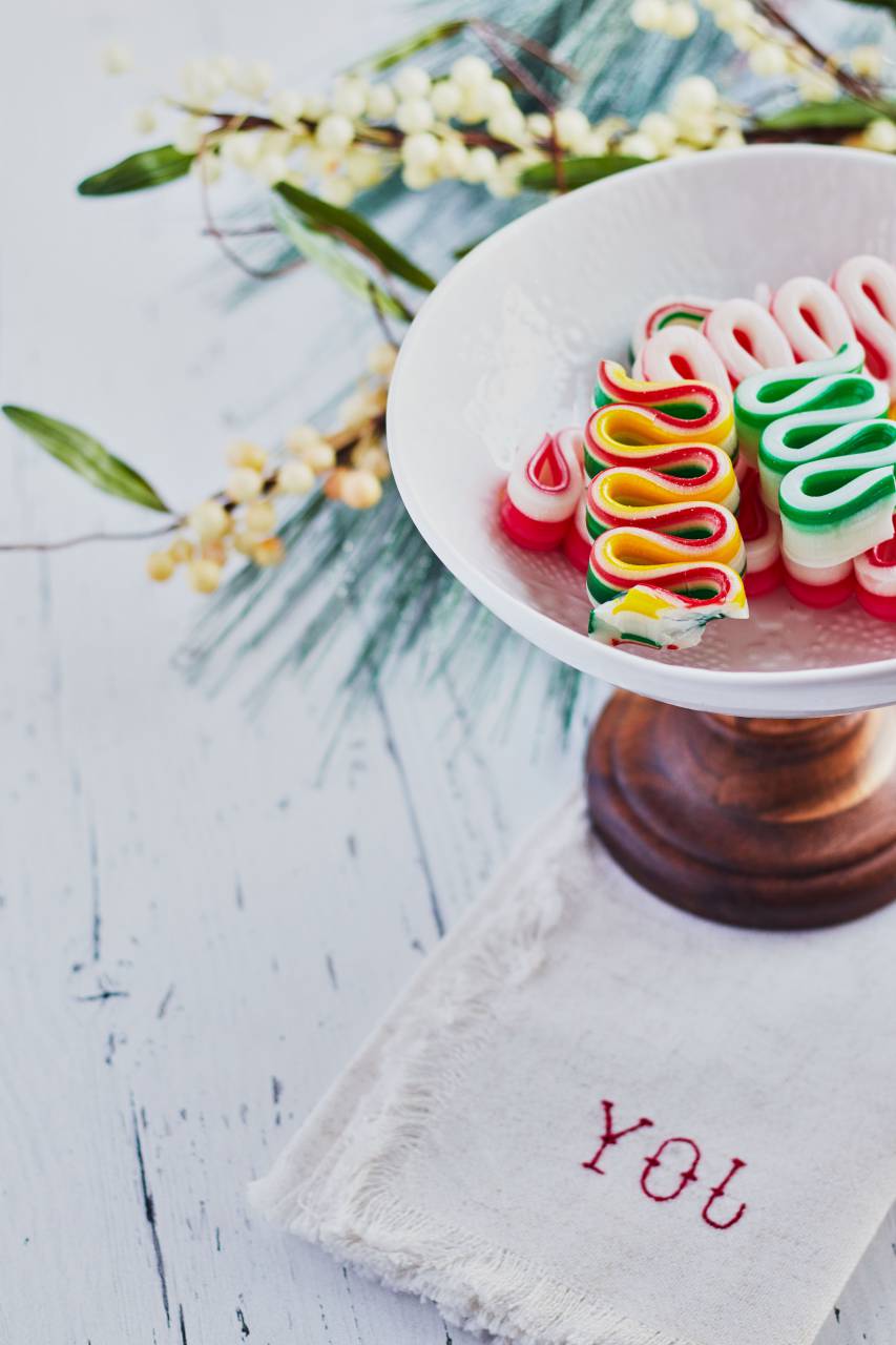 christmas, ribbon, candy, holiday, festive, background, sweets, berries, sugar, food, assorted, bowl, colorful, christmas, assortment, sweet, wood, rustic
, 
