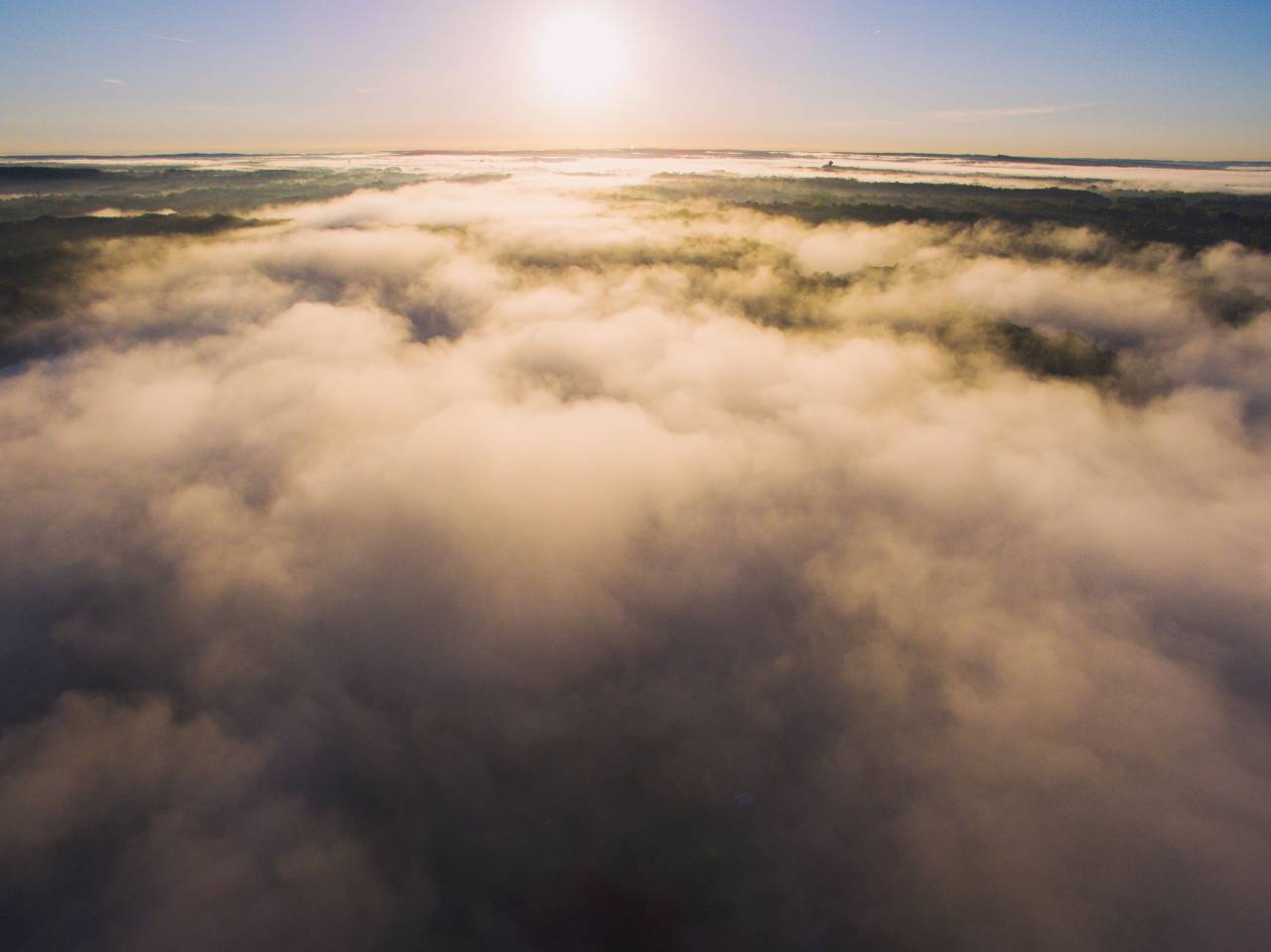 Nubes, cielo, sol aéreo, verano, niebla, pico, cumbre, viajes, aventuras,