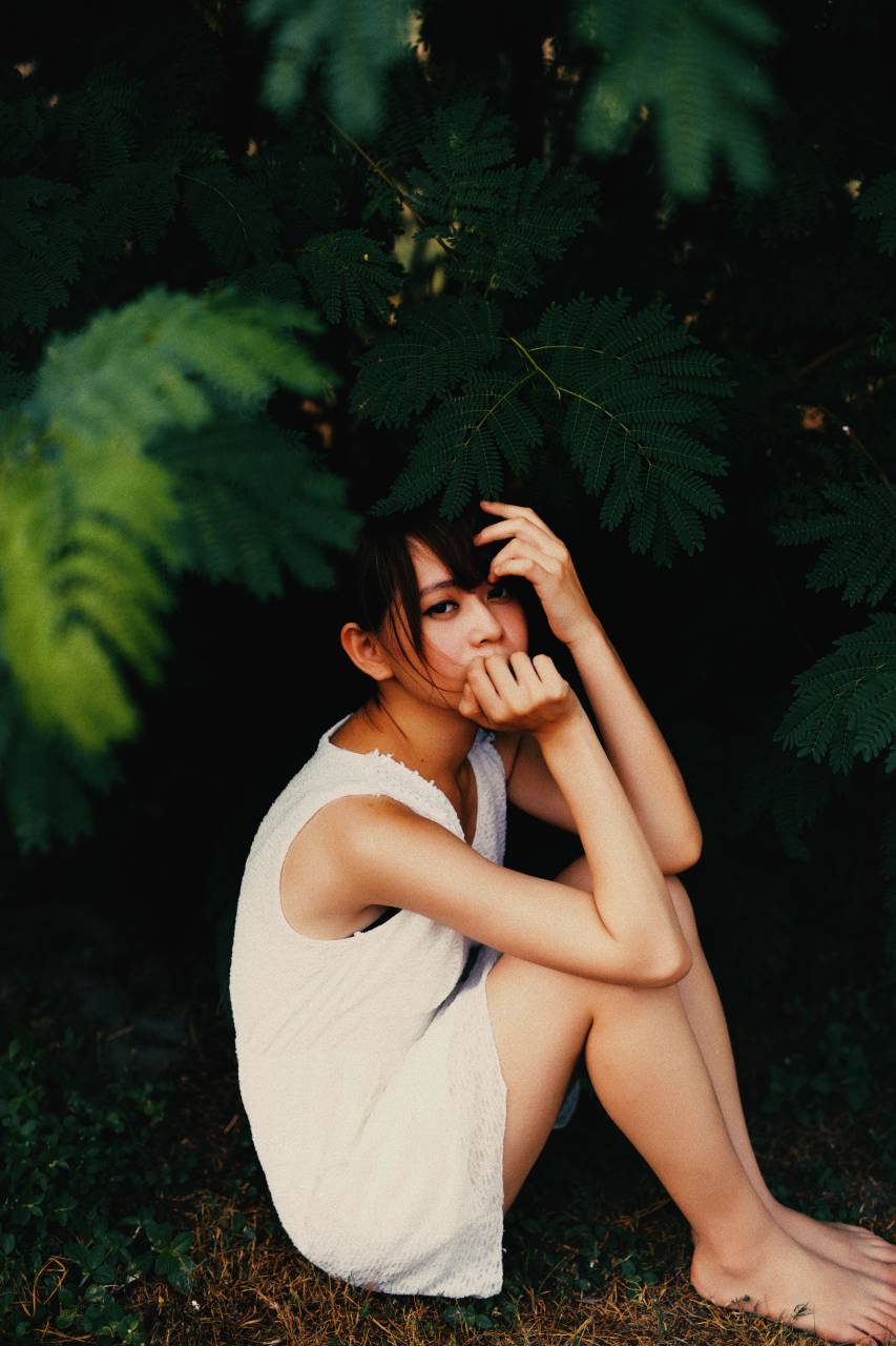 Oscuro, árboles, plantas, naturaleza, hojas, césped, gente, niña, mujer, blanco, vestido, al aire libre,