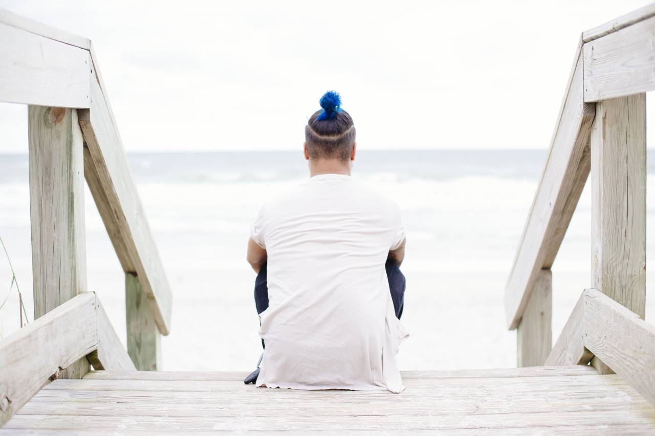 guy, man, male, people, back, contemplate, sit, fashion, style, blue, hair, stairs, wood, view, beach, shore, sand, water, ocean, sea, waves, white
, 