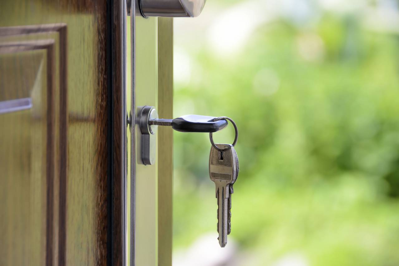 keys, door, door knob, house, home, wood, lock
, 