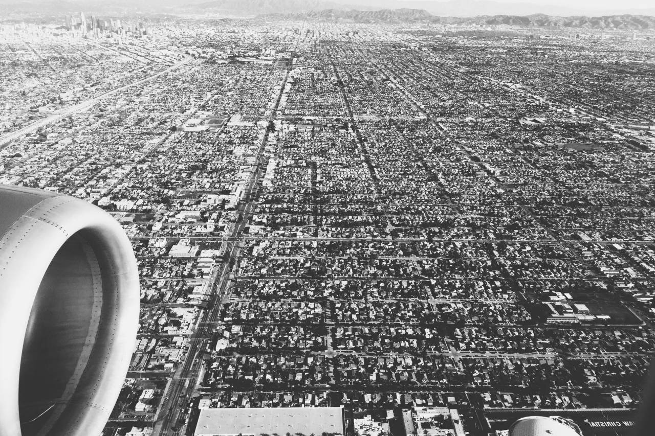 Los Ángeles, vista aérea, avión, aterrizaje, viajes, transporte, ciudad, blanco y negro,