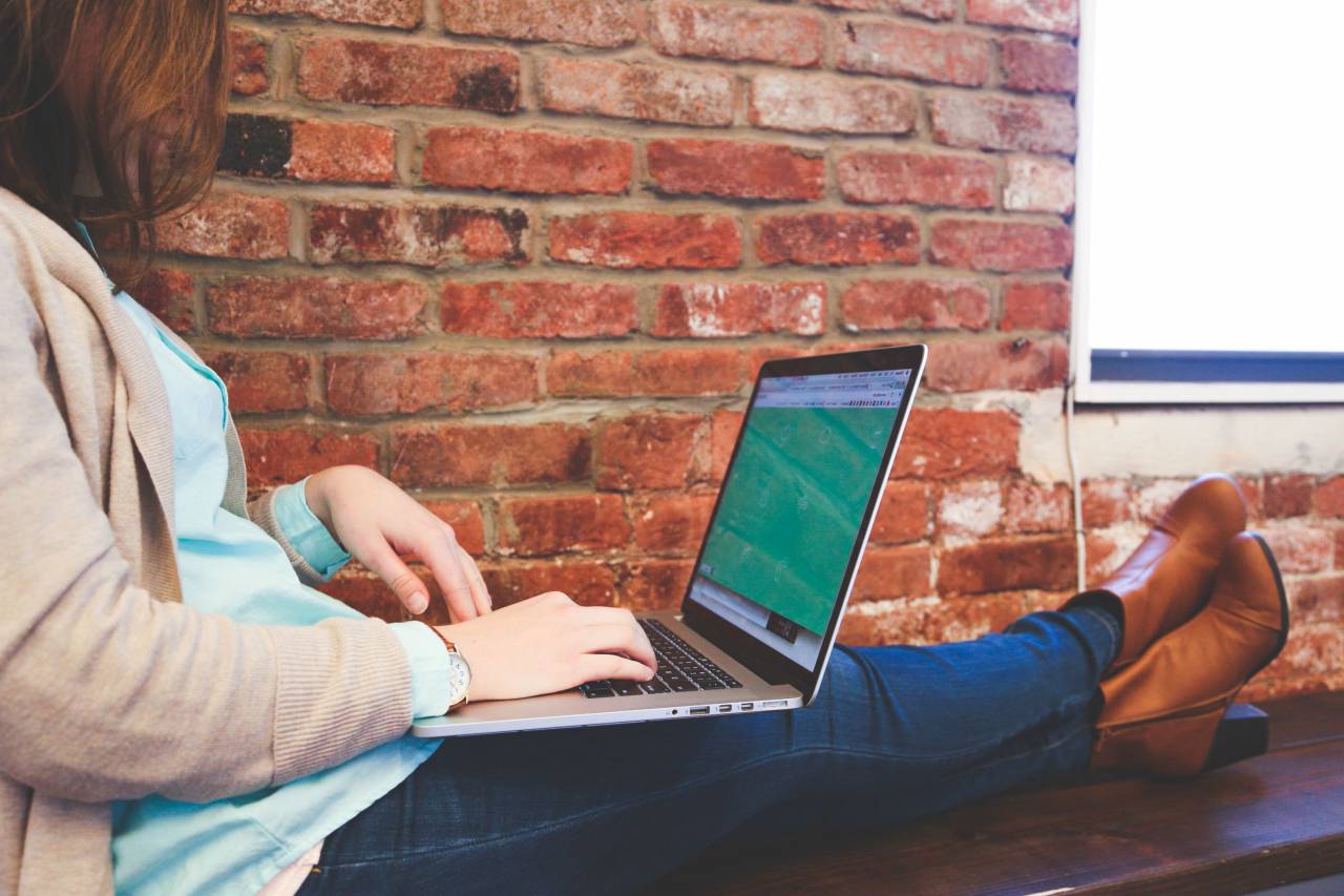 macbook, laptop, computer, technology, girl, woman, people, working, business, creative, design, typing, bricks, wall, bench, startup, office, heels, jeans, internet
, 
