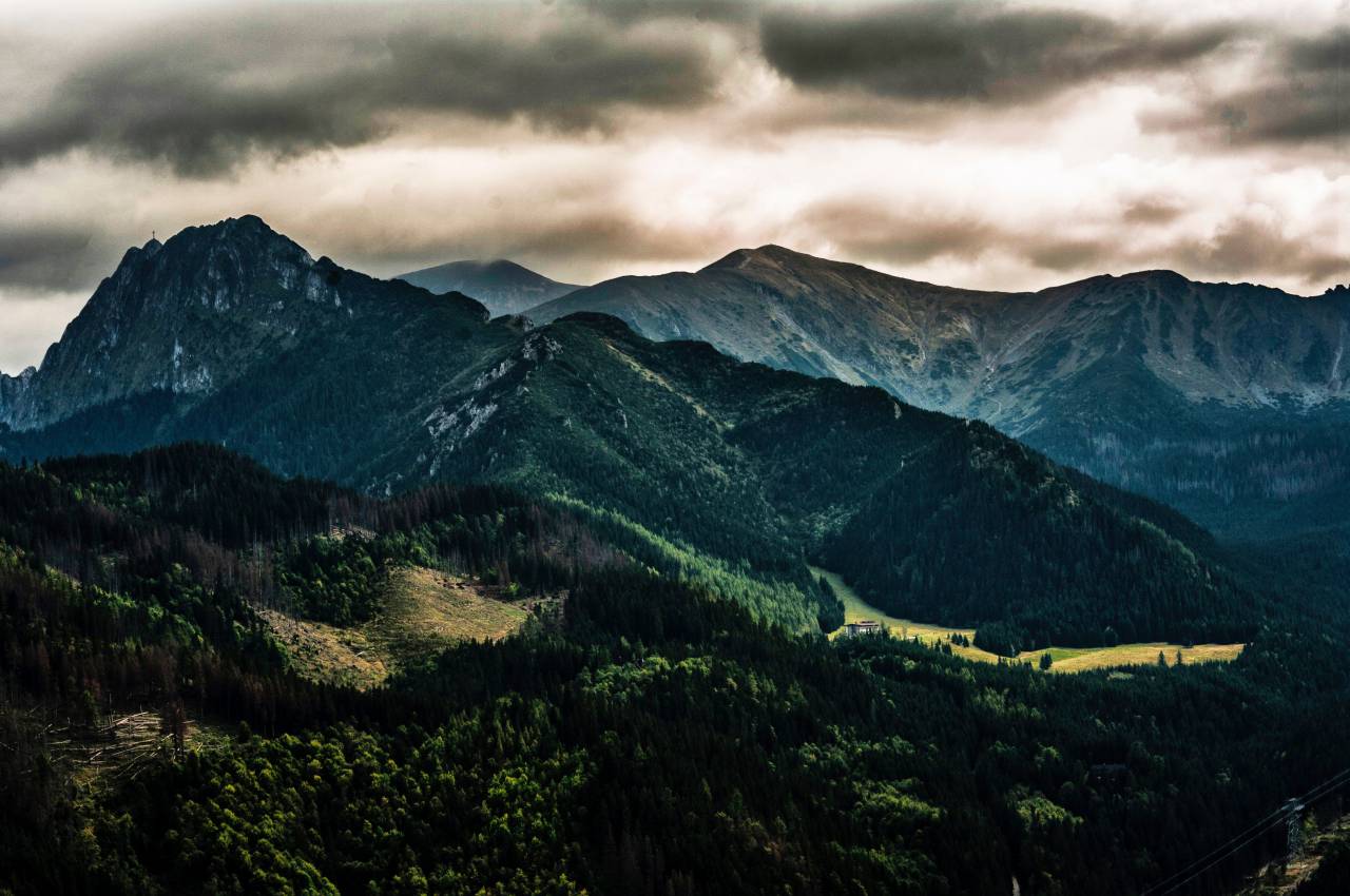 Montaña, tierras altas, nubes, cielo, cumbre, cresta, paisaje, naturaleza, valle, colina, vista, viajes, árboles, plantas, bosques,