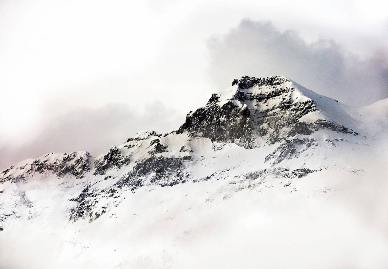 Montañas, acantilados, rocas, nieve, frío, invierno, nubes, nublado, naturaleza,