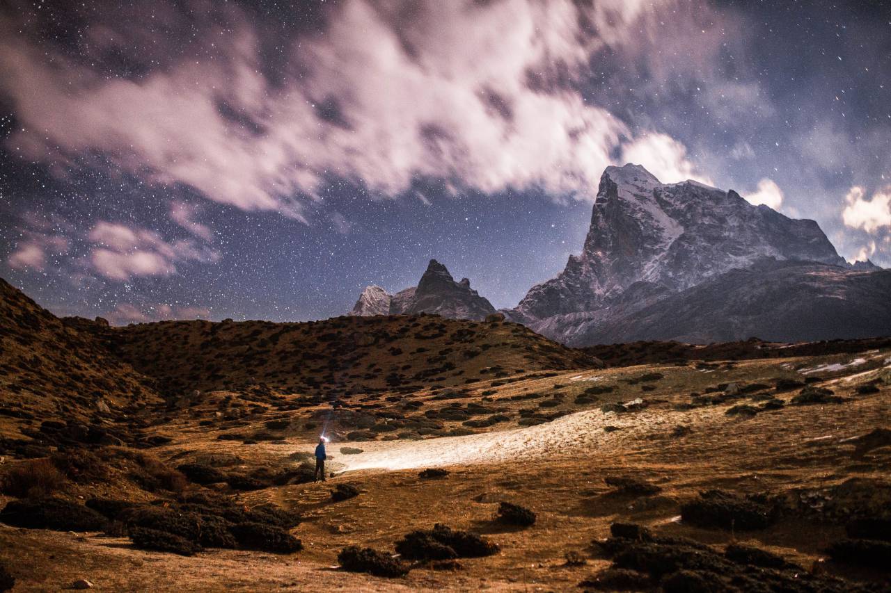 naturaleza, paisaje, montaña, nubes, cielo, estrella, constelación, gente, planta, césped, viajes, aventuras,