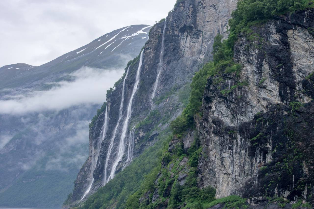 nature, landscape, mountain, fog, clouds, sky, grass, travel, adventure, hike, trek, climb
, 