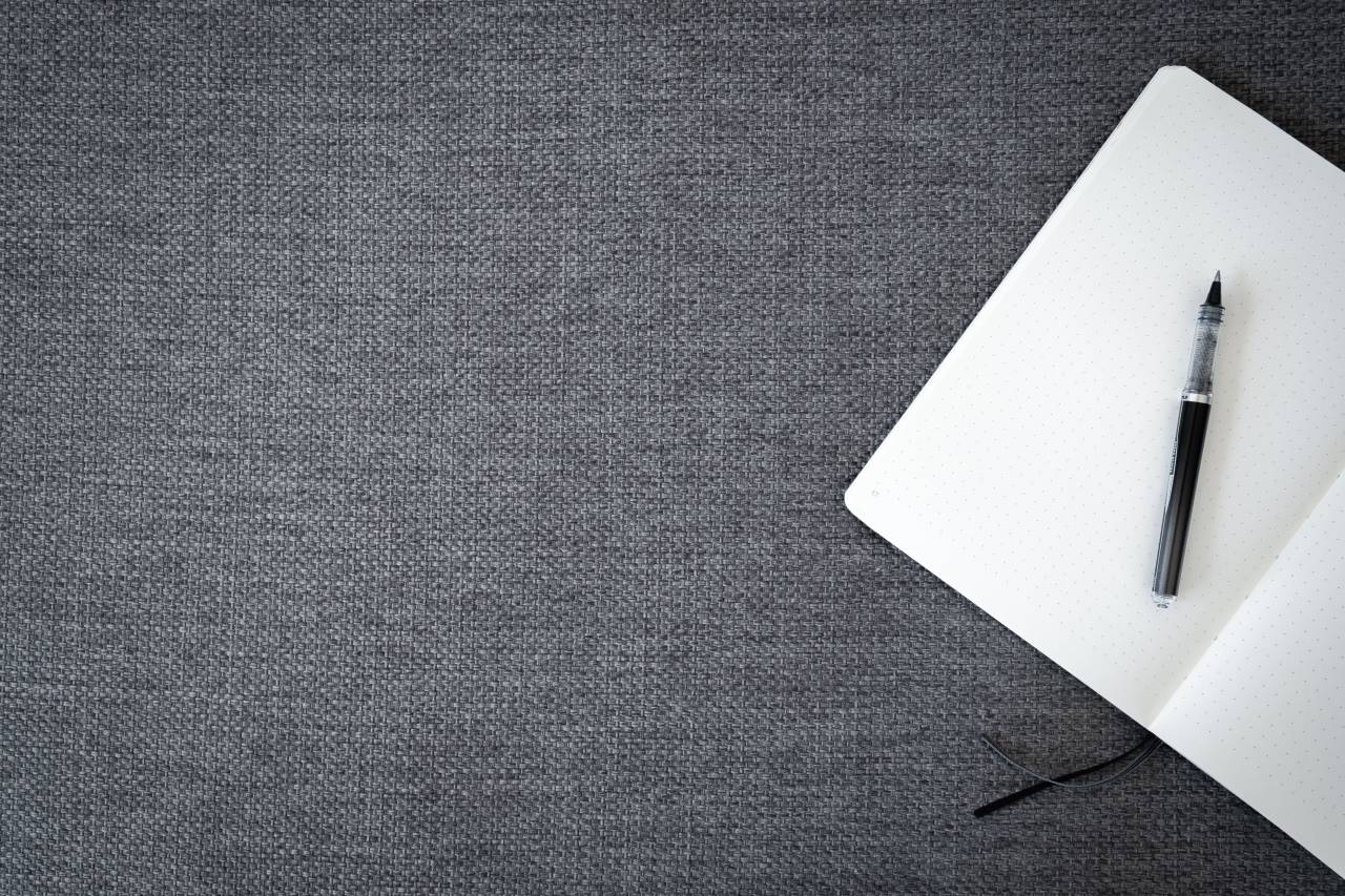 cuaderno, papel, superior, vista, plano, espacio de trabajo, escritura, mínimo, bolígrafo, objeto, copyspace, fondo, negocios, oficina, vacío, en blanco, textura,