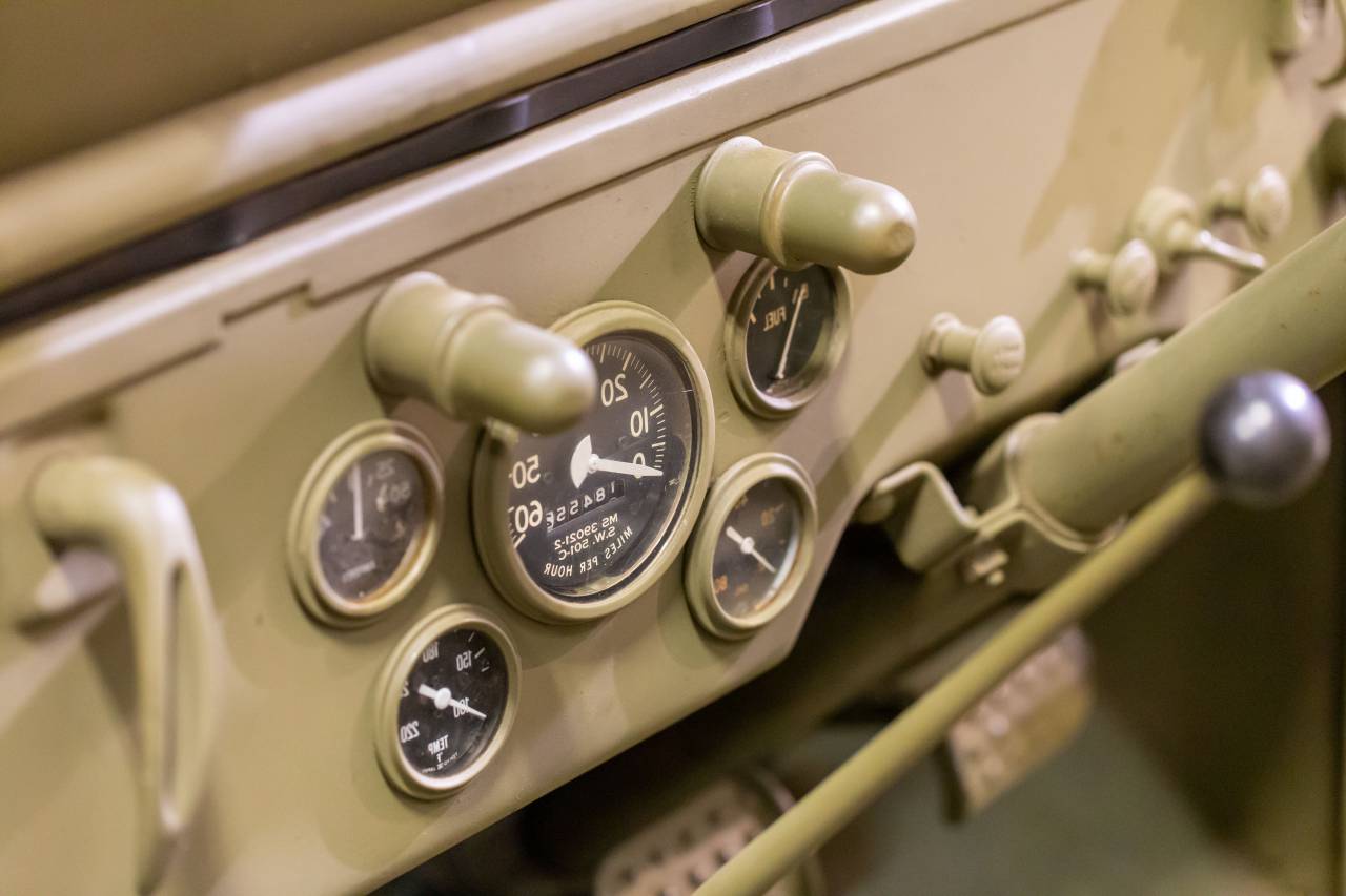 old, dashboard, transport, military, vehicle, vintage, classic, car, drive, auto, automobile, jeep, gear, shift, speedometer
, 