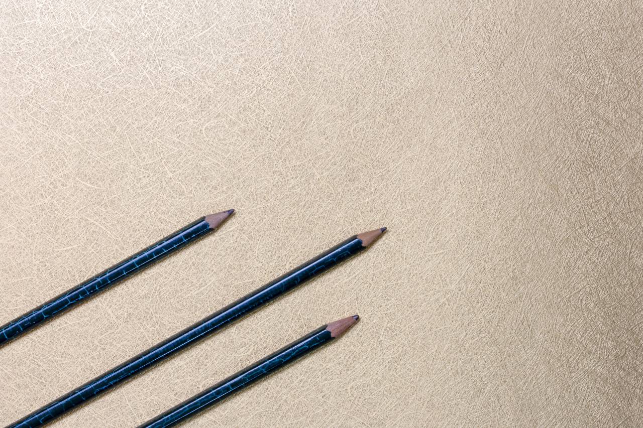 Lápices, plano, fondo, oro, brillante, textura, objetos, escritura, dibujo, espacio de copia, de cerca, boceto,