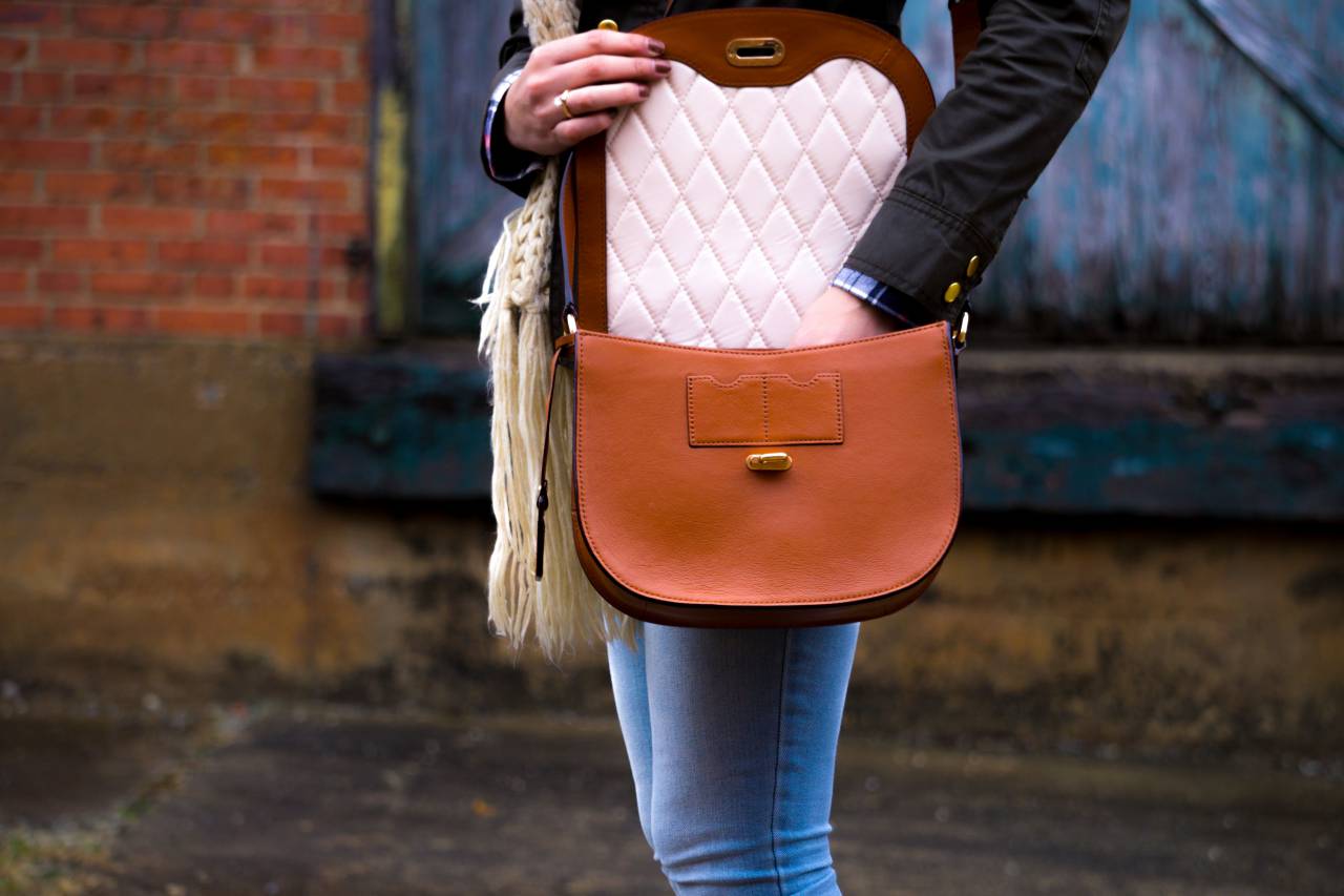 people, fashion, woman, bag, manicure, accessories, classy, semi formal, smart casual
, 