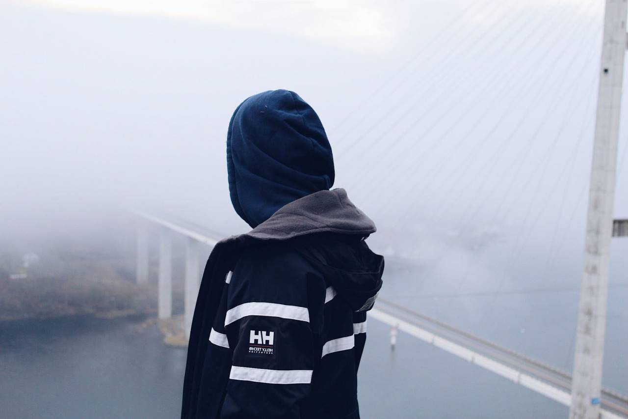 Gente, viajes, aventuras, infraestructura, puente, niebla, agua, océano, mar,