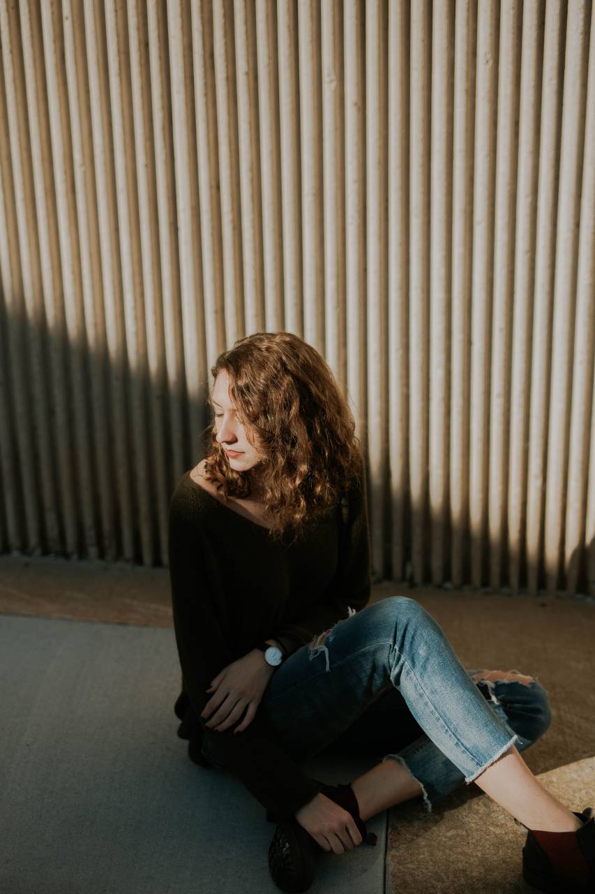people, woman, fashion, beauty, brunette, casual, ripped jeans, sweater, sunny, shadow
, 