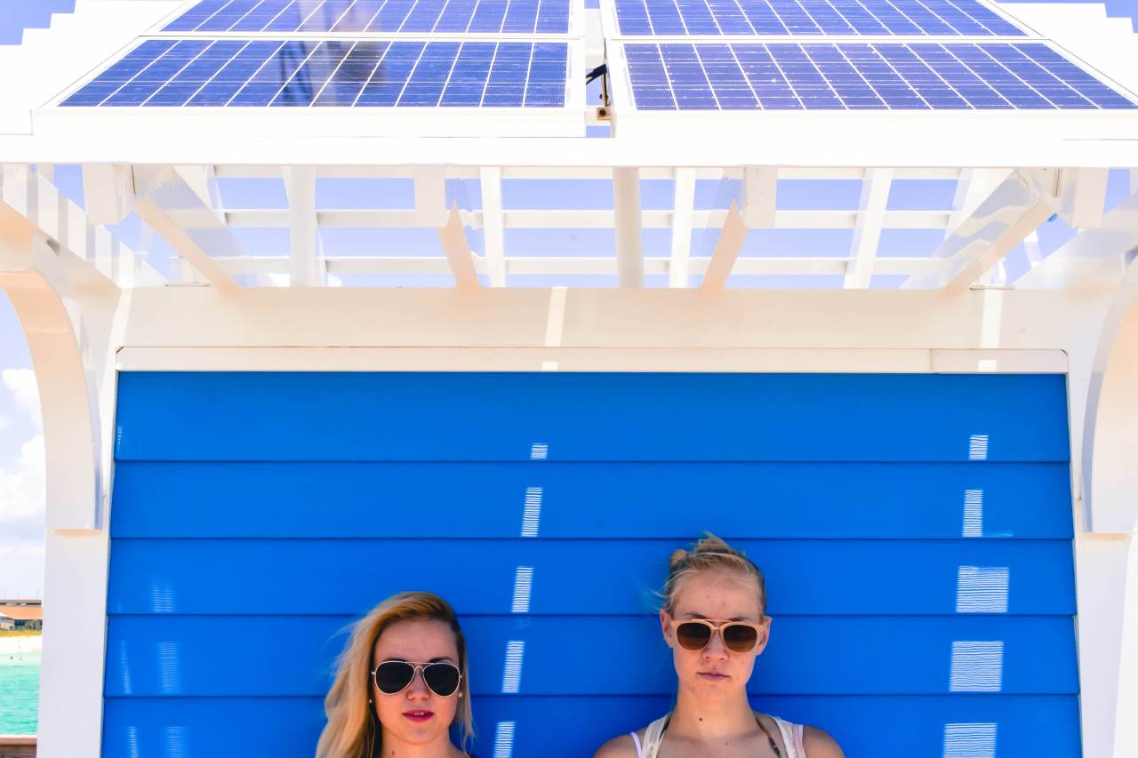 Gente, mujeres, niñas, viajes, verano, vacaciones, playa, soleado, día, relajarse,