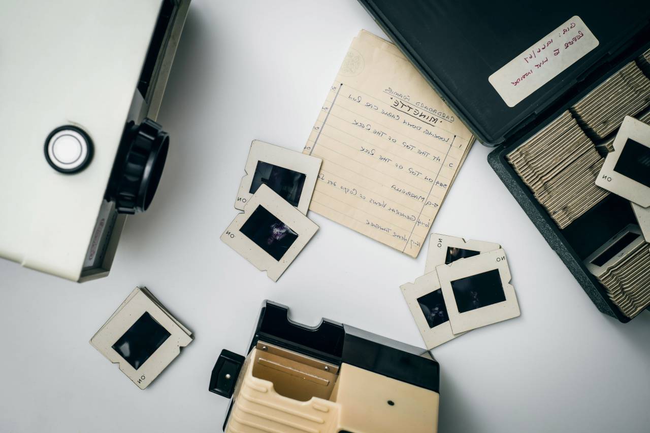Retro, película, diapositiva, proyector, blanco, fondo negativo, fotógrafo, cineasta, camarógrafo,