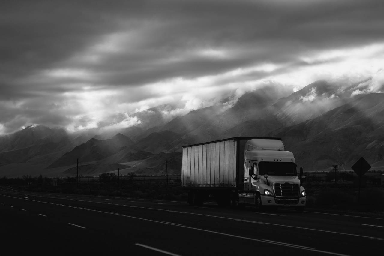 Carretera, camión, camioneta, vehículo, viaje, viaje, montaña, tierras altas, paisaje, cielo, nubes, transmisión, línea,